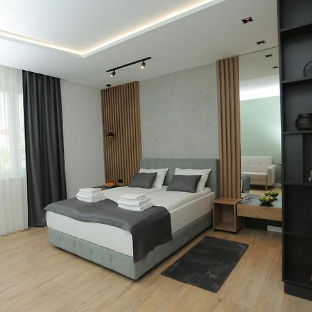 Bonanza Apartments Ni Екстериор снимка