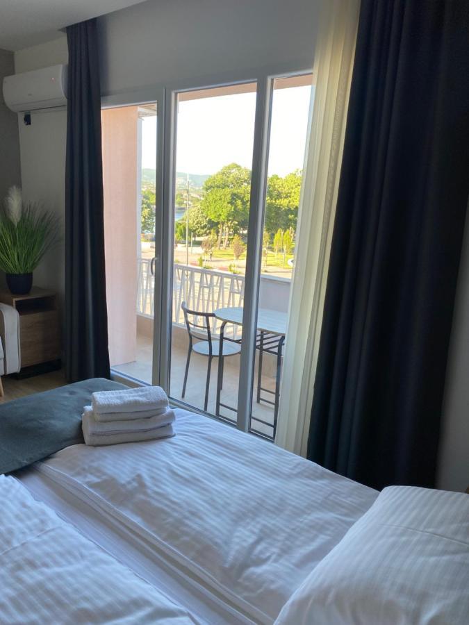 Bonanza Apartments Ni Екстериор снимка