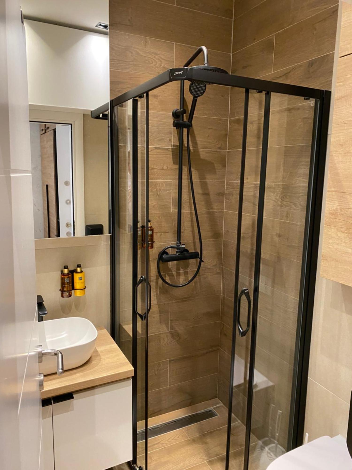 Bonanza Apartments Ni Екстериор снимка